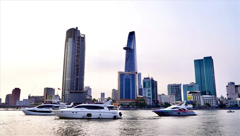 Tour du thuyền hạng sang trên sông Sài Gòn sau khi khảo sát, dự kiến có giá từ 5 - 10 triệu đồng/khách cho 3 giờ. Ảnh: Thế Anh.