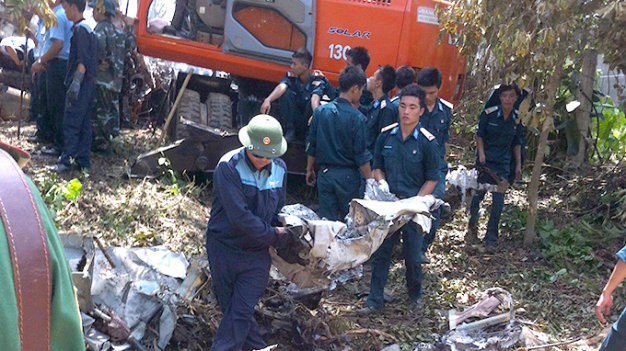 Hiện trường vụ tai nạn máy bay rơi ở Hà Nội sáng 7/7. Ảnh: Minh Quang
