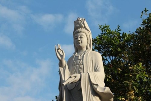 Thờ tượng Phật ngoài trời tại tư gia có phạm pháp?