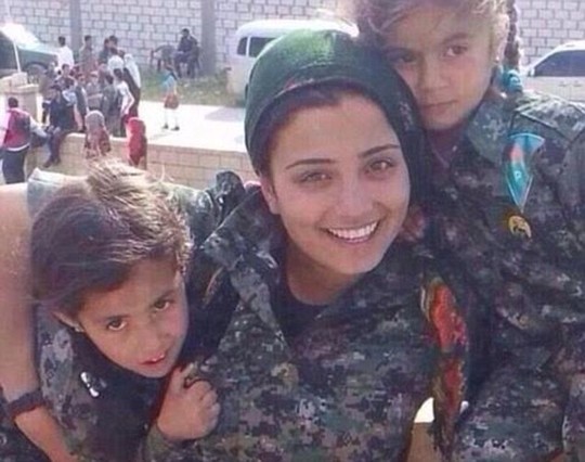 Vinh danh 2 phụ nữ chống IS đến hơi thở cuối cùng
