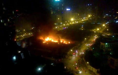 Cháy dữ dội dưới tòa nhà cao nhất Hà Nội: Nhân chứng bàng hoàng kể lại