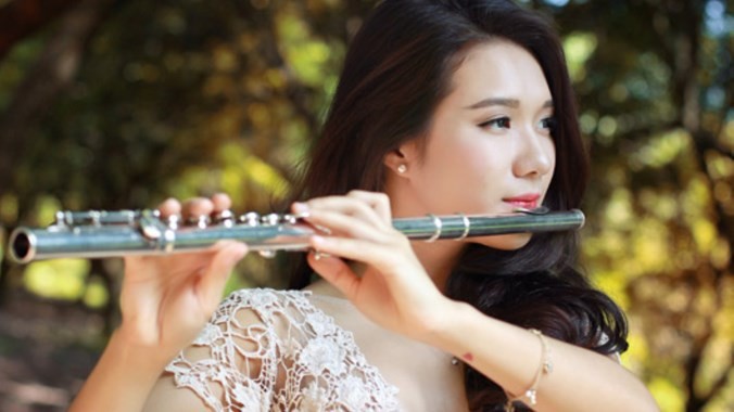 Nghệ sĩ flute Nguyễn Ly Hương