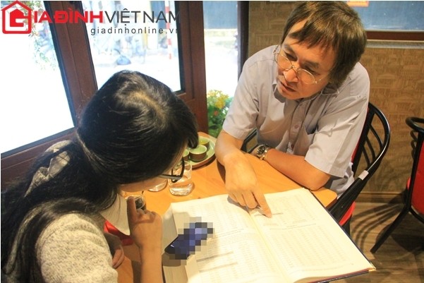 Ông Bình trao thay đổi với phóng viên báo chí báo năng lượng điện tử tổ ấm Việt Nam