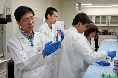 Ít nhất 4 nhóm nghiên cứu Trung Quốc đang theo đuổi việc thay đổi gien phôi thai người. Ảnh: USAISPA.COM