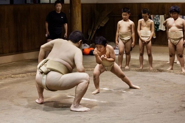 Bên trong các câu lạc bộ sumo cho trẻ em ở Nhật Bản