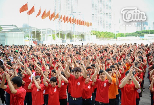 3.000 tình nguyện viên xếp hình chim hạc mừng Hành trình đỏ thắng lợi