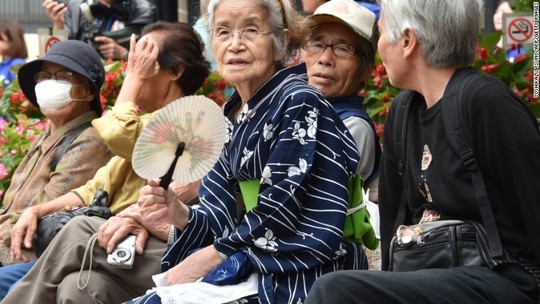 Nhật Bản có dân số già nhất thế giới. Ảnh: CNN