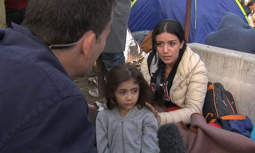 Alsayed muốn Alma được tới nơi an toàn, dù hai mẹ con có phải xa cách. Ảnh: Sky News
