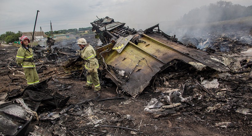 Hiện trường vụ rơi máy bay MH17.