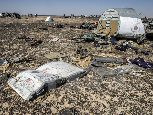 Mảnh vỡ máy bay A321 tại hiện trường. Nguồn: AFP/TTXVN
