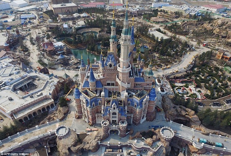Choáng ngợp khung cảnh Disneyland Thượng Hải sắp khai trương