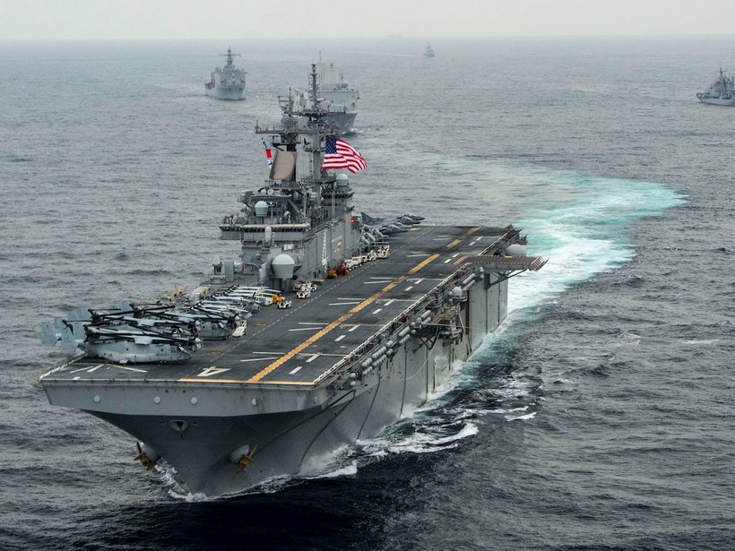 Tàu tấn công đổ bộ USS Boxer của Mỹ. Ảnh: Reuters