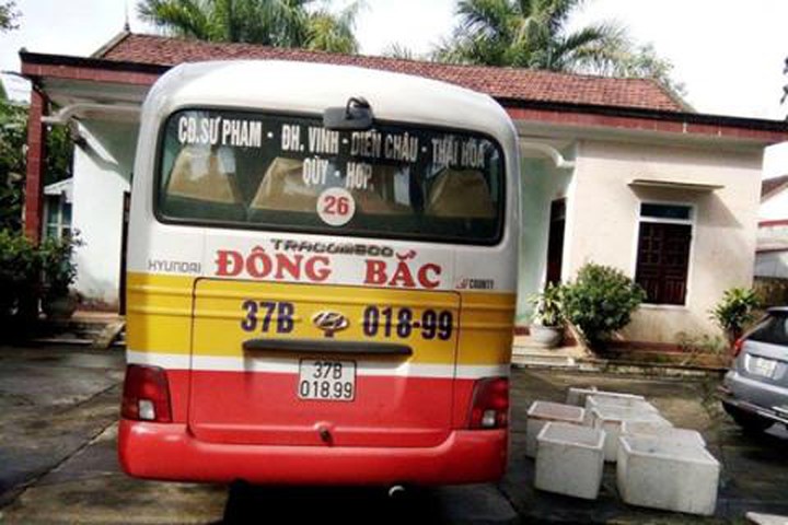 Xe bus Nghệ An cũng tham gia chở nội tạng thối. Ảnh: TPO