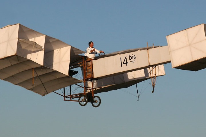 Ai mới thực sự là người đầu tiên chế tạo ra máy bay?