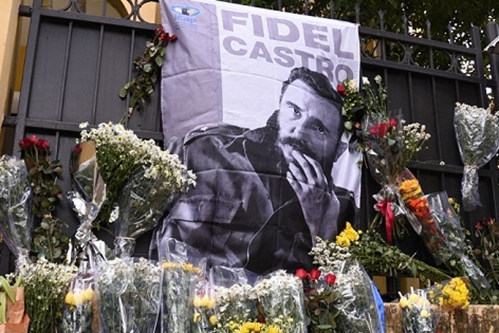 Tình cảm của người dân Việt Nam trong Quốc tang lãnh tụ Cuba Fidel Castro
