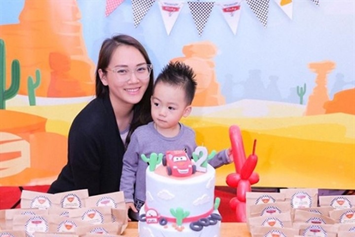 Cựu siêu mẫu Ngọc Thạch tổ chức sinh nhật hoành tráng cho con trai
