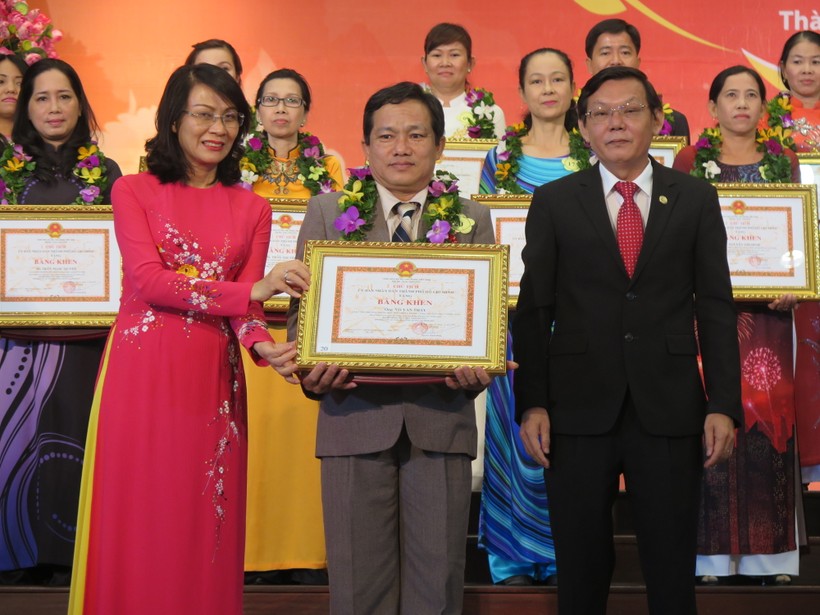 Nhà giáo Võ Văn Thấy -  Giáo viên Trường THPT Marie Curie vinh dự nhận giải thưởng