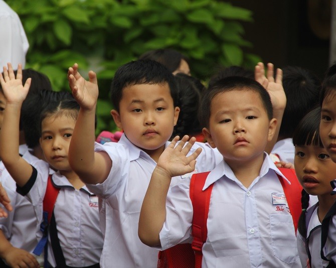 Học sinh Trường TH Nguyễn Trọng Tuyển (quận Bình Thạnh) trong ngày tựu trường năm học 2017-2018