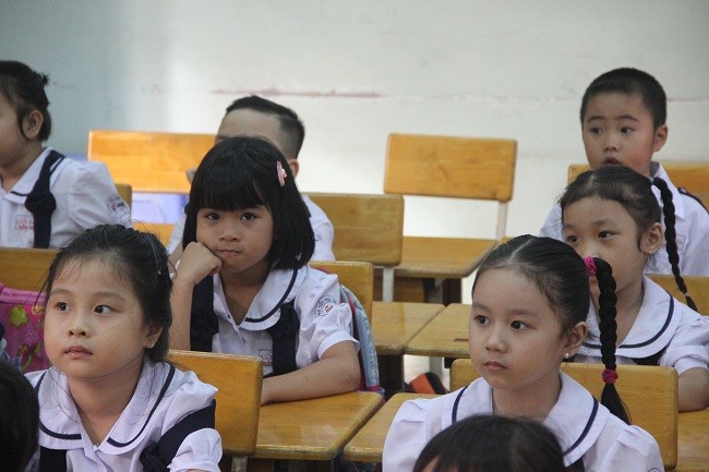 Học sinh lớp 1 Trường Tiểu học Cửu Long, quận Bình Thạnh trong ngày tựu trường 