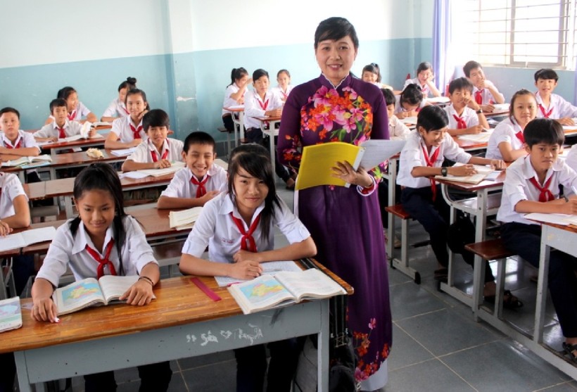 Cô và trò Trường THCS thị trấn Dương Minh Châu, Tây Ninh-Trường đạt chuẩn quốc gia đã hoàn thành việc kiểm định chất lượng GD đạt hiệu quả cao 