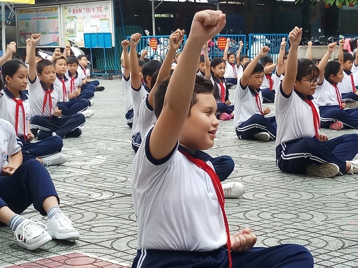 Học sinh hào hứng với bài tập thể dục trên nền nhạc võ 