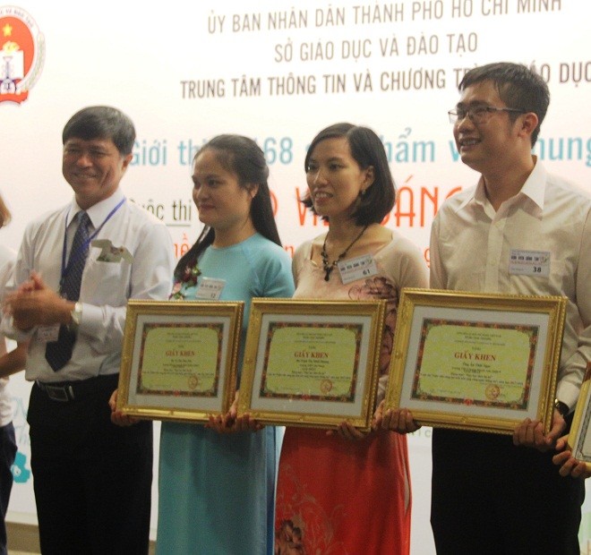 Ba giáo viên đạt giải Nhất hạng mục dạy học theo dự án tại vòng chung kết cuộc thi Giáo viên sáng tạo trên nền tảng CNTT