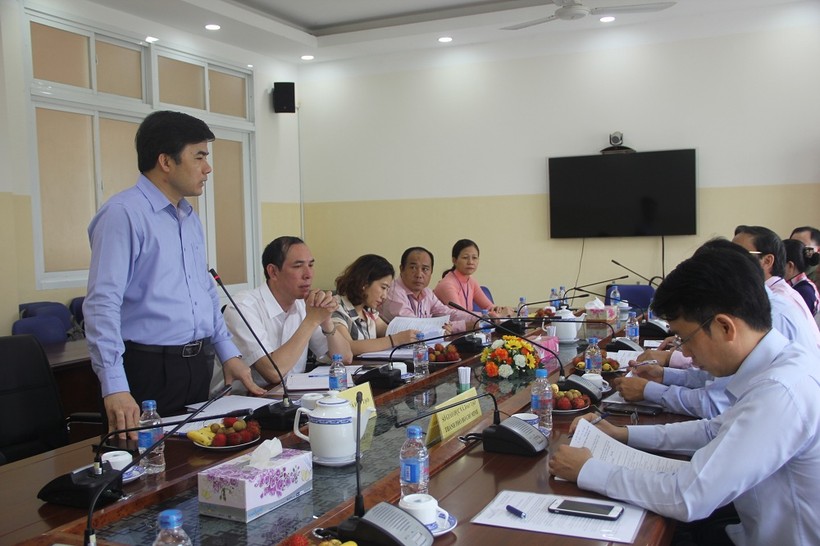Đoàn khảo sát làm việc tại Trường THPT Nguyễn Hiền, quận 11
