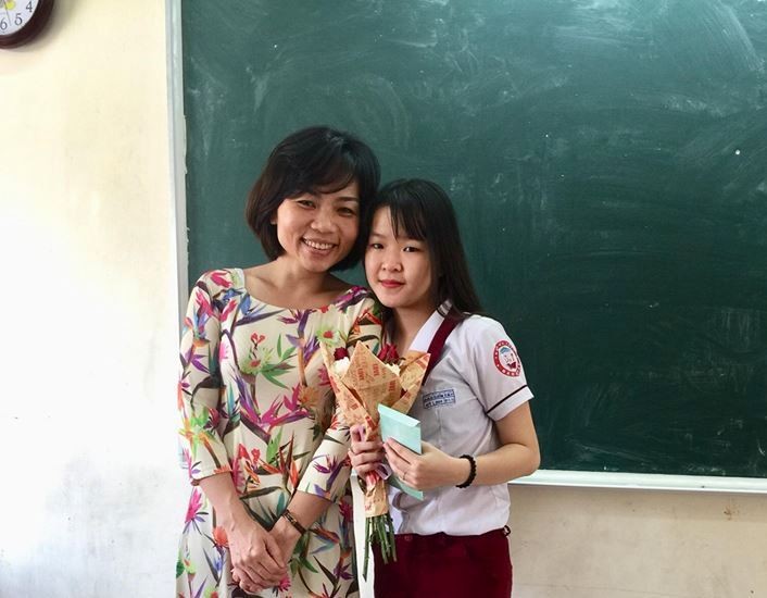 Cô giáo Nguyễn Thu Trang và học sinh 