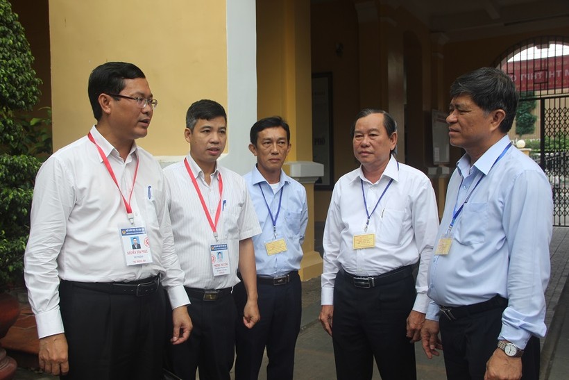 Thứ trưởng Nguyễn Văn Phúc và đoàn kiểm tra trao đổi với lãnh đạo Sở GD&ĐT TP.HCM về công tác chấm thi