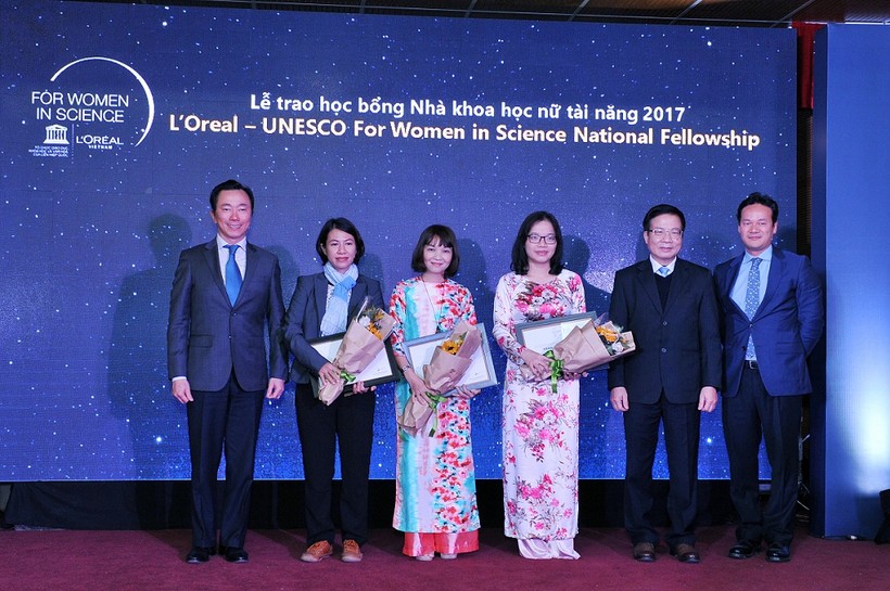 Ba nhà khoa học nhận Học bổng Nhà khoa học nữ tài năng Việt Nam L’Oréal-UNESCO For Women in Science, diễn ra vào tháng 1/2018
