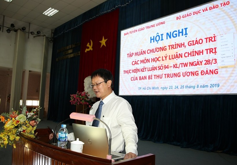 Thứ trưởng Bộ GD&ĐT Lê Hải An phát biểu khai mạc Hội nghị tập huấn chương trình, giáo trình các môn học Lý luận chính trị