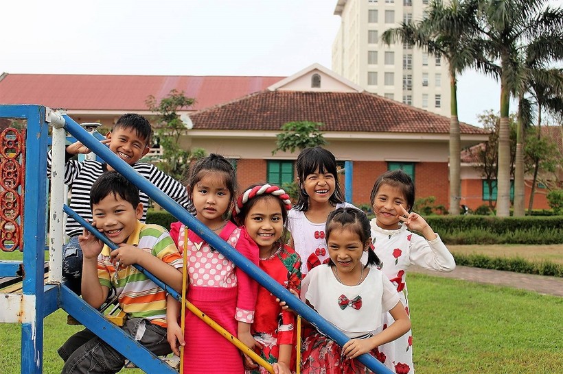 Nụ cười hồn nhiên của các em bé Làng trẻ SOS Việt Nam 