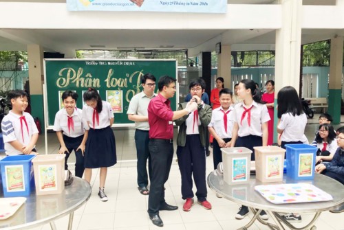 Học sinh Trường THCS Nguyễn Du, quận 1 tham gia chuyên đề về phân loại rác tại nguồn