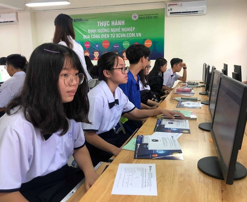 Học sinh khối 10 Trường THPT Nguyễn Du tham gia khảo sát năng lực để định hướng nghề nghiệp 