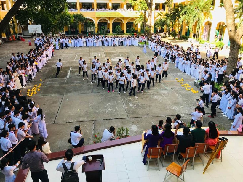 Cuộc thi flashmob của Trường THPT Trưng Vương được các em học sinh vô cùng yêu thích.