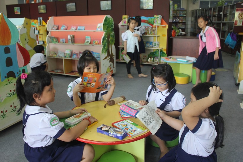 Học sinh Trường Tiểu học Nguyễn Văn Trỗi, Quận 4 đọc sách trong thư viện nhà trường. Ảnh minh họa.