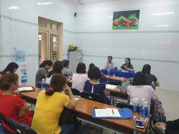 Phụ huynh Trường TH Trần Văn Ơn, Quận Bình Tân trong buổi đối thoại với hiệu trưởng nhà trường hồi tháng 7/2020. Ảnh : Dũng Nguyễn