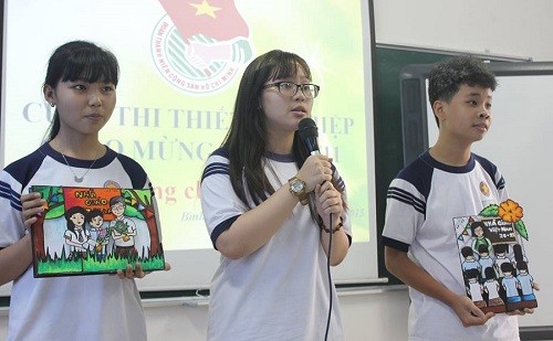 Học sinh thi thiết kế thiệp để tặng thầy cô nhân Ngày Nhà giáo Việt Nam. Ảnh minh hoạ 
