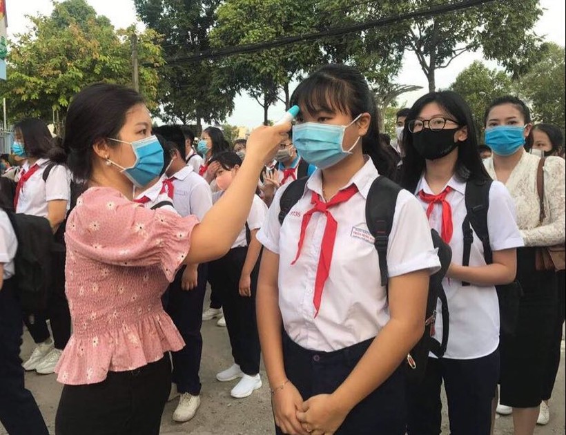 Học sinh Đồng Nai đi học trở lại sau đợt nghỉ phòng dịch Covid-19  năm học 2019-2020. Ảnh minh hoạ 