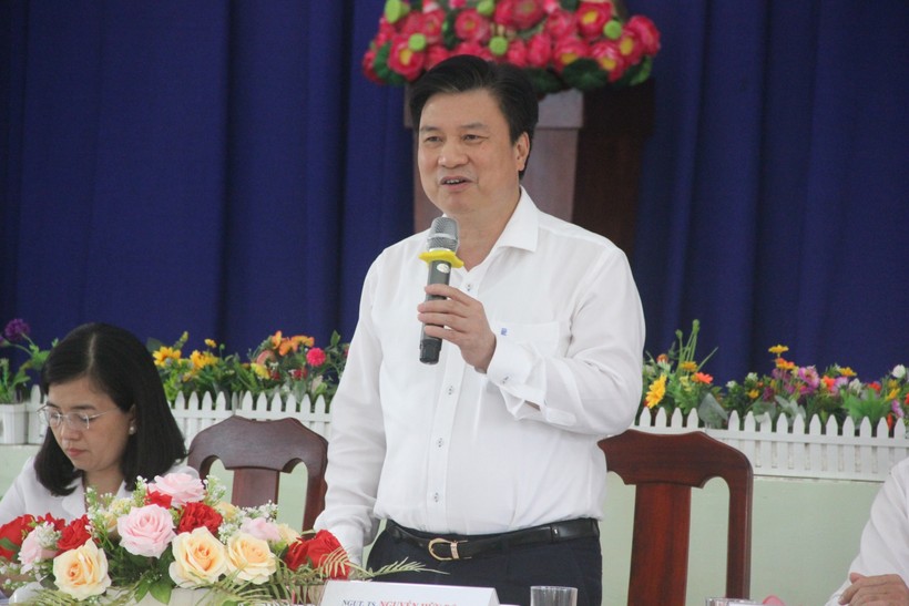 Thứ trưởng Bộ GD-ĐT Nguyễn Hữu Độ phát biểu tại buổi làm việc với huyện Bình Chánh.