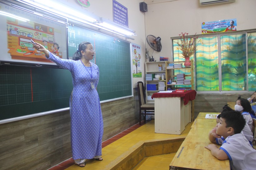 Học sinh lớp 1 Trường Tiểu học Nguyễn Thái Sơn, Quận 3 trong giờ học. Ảnh minh hoạ 