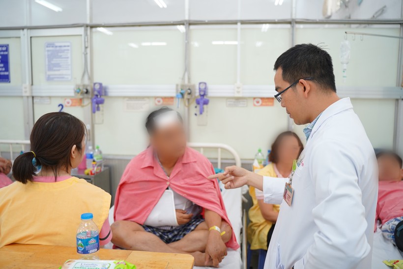 Bệnh viện Chợ Rẫy cho biết, có 6 bệnh nhân đã được xuất viện, 9 bệnh nhân điều trị tích cực, trong đó có bệnh nhân còn hôn mê, xuất huyết não nặng (Ảnh: BVCC)