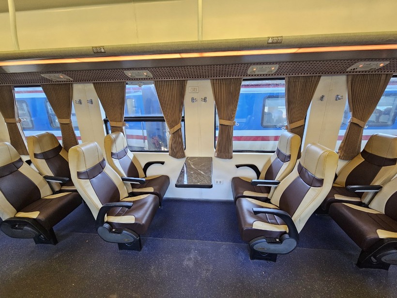 Lần đầu tiên ngành đường sắt đưa loại ghế có thể xoay 180 độ vào khai thác phục vụ hành khách.