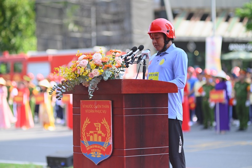 Vận động viên Phạm Thành Nam, tổ liên gia an toàn phường Tân Bình, TP Thủ Đức – đại diện cho 286 vận động viên tham gia hội thi tuyên thệ.
