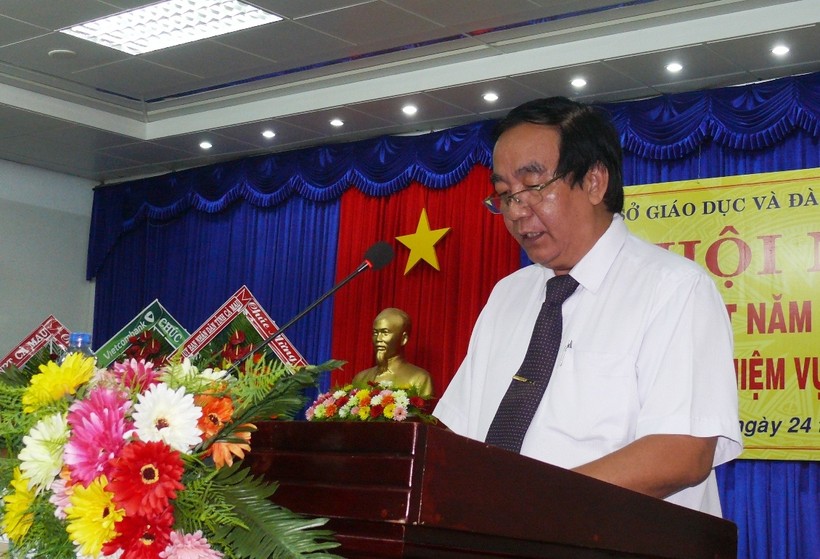 Ông Lê Thanh Liêm - Phó Giám đốc Sở GD&ĐT tỉnh Cà Mau báo cáo tại Hội nghị