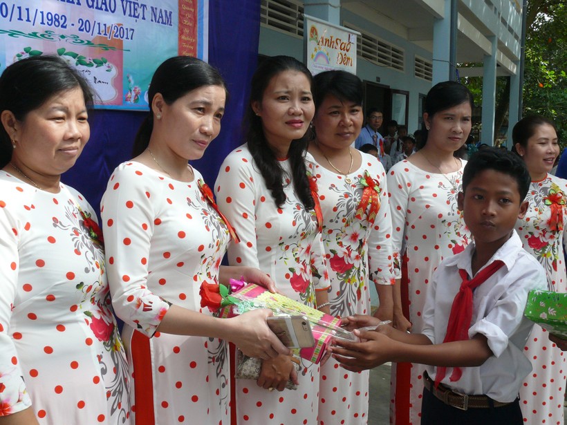 Cà Mau: Tưng bừng kỷ niệm 35 năm ngày Nhà giáo Việt Nam