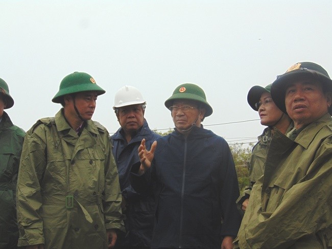 Phó Thủ tướng Trịnh Đình Dũng kiểm tra công tác ứng phó với bão tại tỉnh Bạc Liêu
