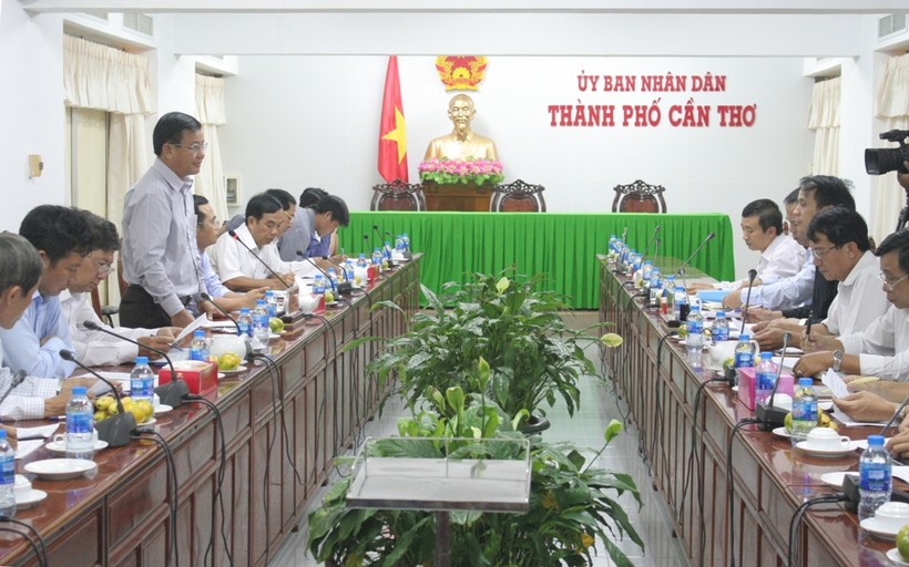 Ông Đào Anh Dũng - Phó Chủ tịch UBND TP Cần Thơ phát biểu công tác phòng, chống thiên tai trên địa bàn