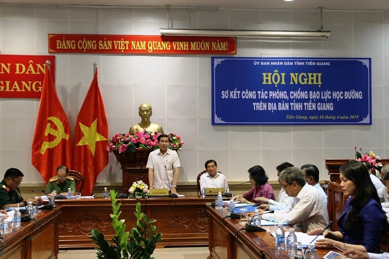 Chủ tịch UBND tỉnh Tiền Giang - Lê Văn Hưởng phát biểu chỉ đạo tại Hội nghị