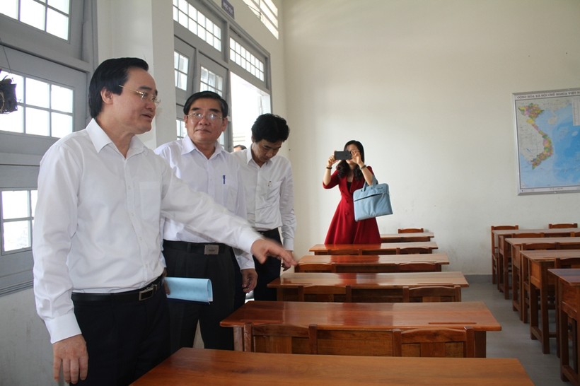 Bộ trưởng Phùng Xuân Nhạ: Tập trung đổi mới Chương trình, SGK; phòng chống dịch Covid-19 trong trường học